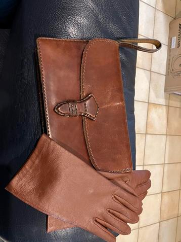 Kastanjebruine clutch + handschoenen vintage beschikbaar voor biedingen