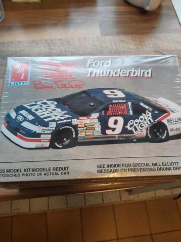 1/25 Amt Ford Thunderbird-model beschikbaar voor biedingen