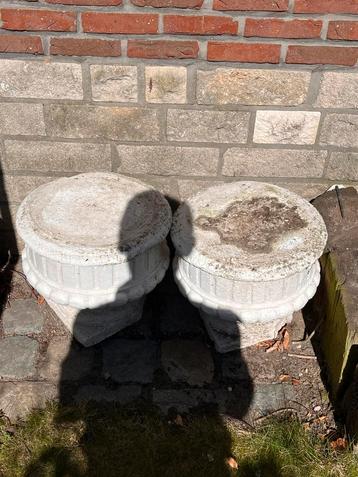 Sokkels voor plantenbakken/bloempotten beschikbaar voor biedingen