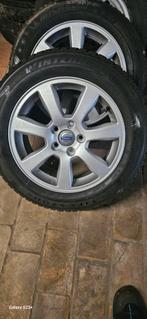 Volvo velgen  met winters banden  215 55 16, Auto-onderdelen, Banden en Velgen, Ophalen of Verzenden, Band(en)