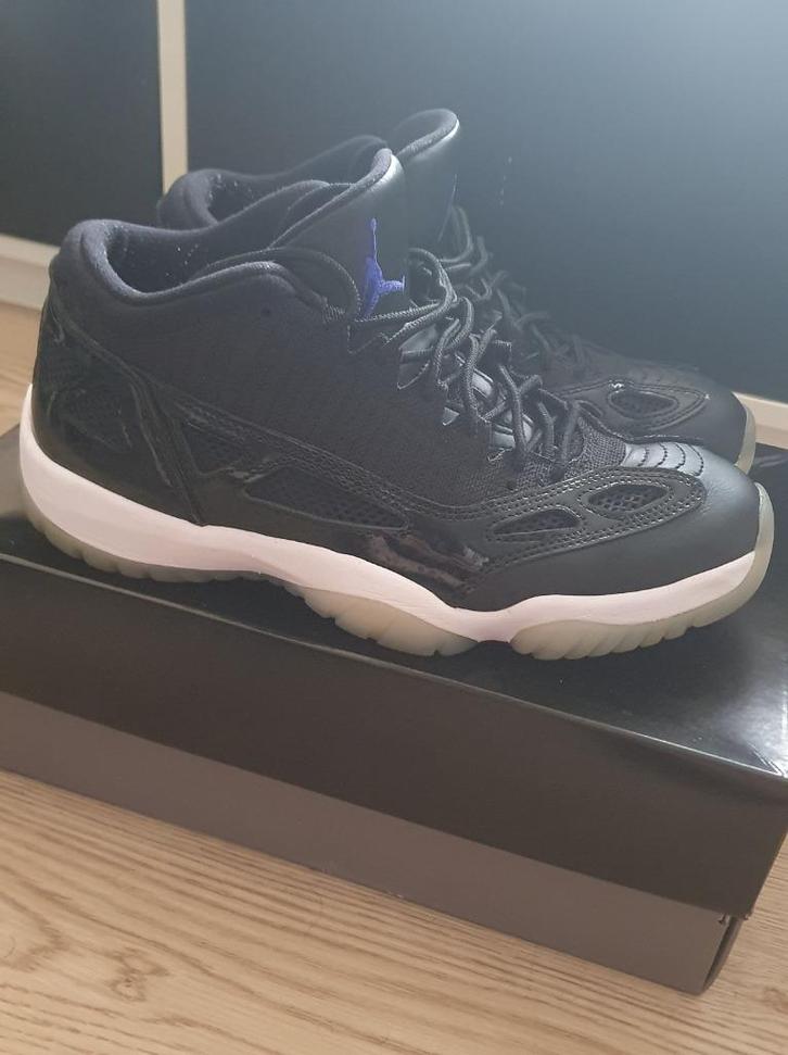 Air Jordan 11 Retro Low IE, Kleding | Heren, Schoenen, Zo goed als nieuw, Sneakers, Zwart, Ophalen of Verzenden