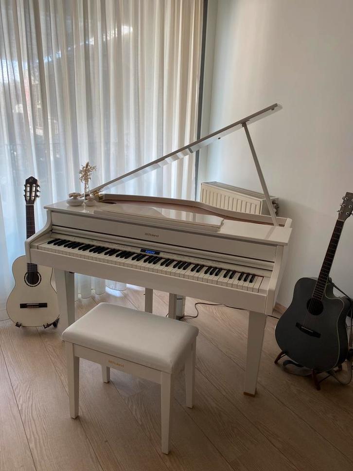 Prachtige witte Roland GP607-PW digitale vleugelpiano., Muziek en Instrumenten, Piano's, Zo goed als nieuw, Piano, Wit, Digitaal