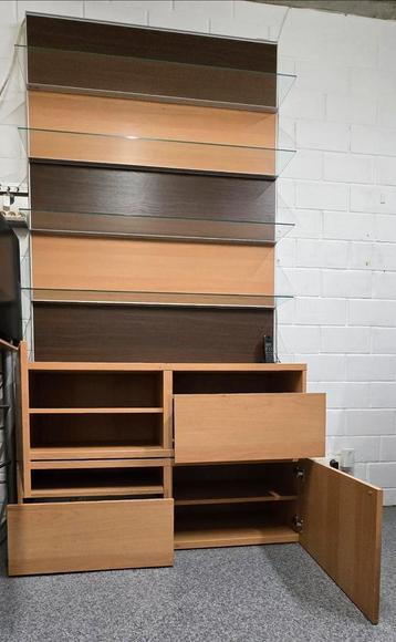 Meuble, présentoir beschikbaar voor biedingen