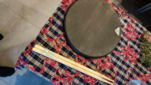 Practice pad/ oefenpad Fazley met gratis nieuwe drumstokken, Muziek en Instrumenten, Drumstellen en Slagwerk, Gebruikt, Overige merken