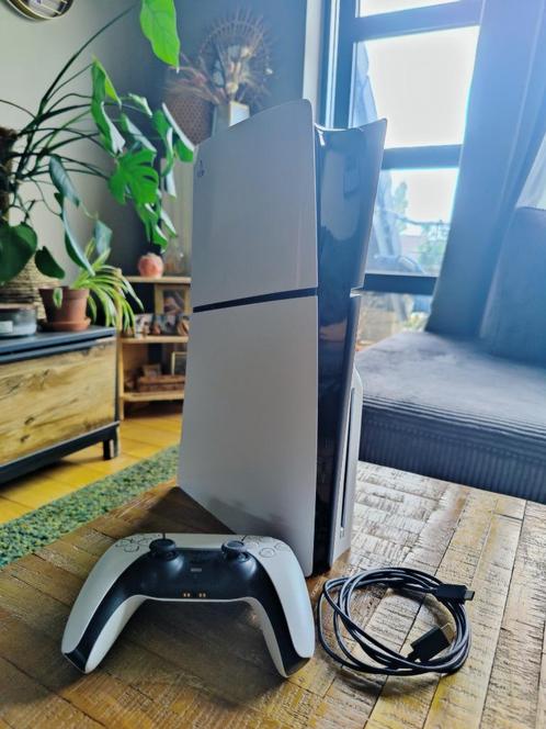 PS5 Slim Disc met 1 controller + Call Of Duty MW, Games en Spelcomputers, Spelcomputers | Sony PlayStation 5, Zo goed als nieuw