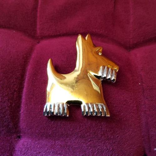 Vergulde hondenbroche. 80ies vintage., Handtassen en Accessoires, Broches, Zo goed als nieuw, Goud, Goud, Ophalen of Verzenden