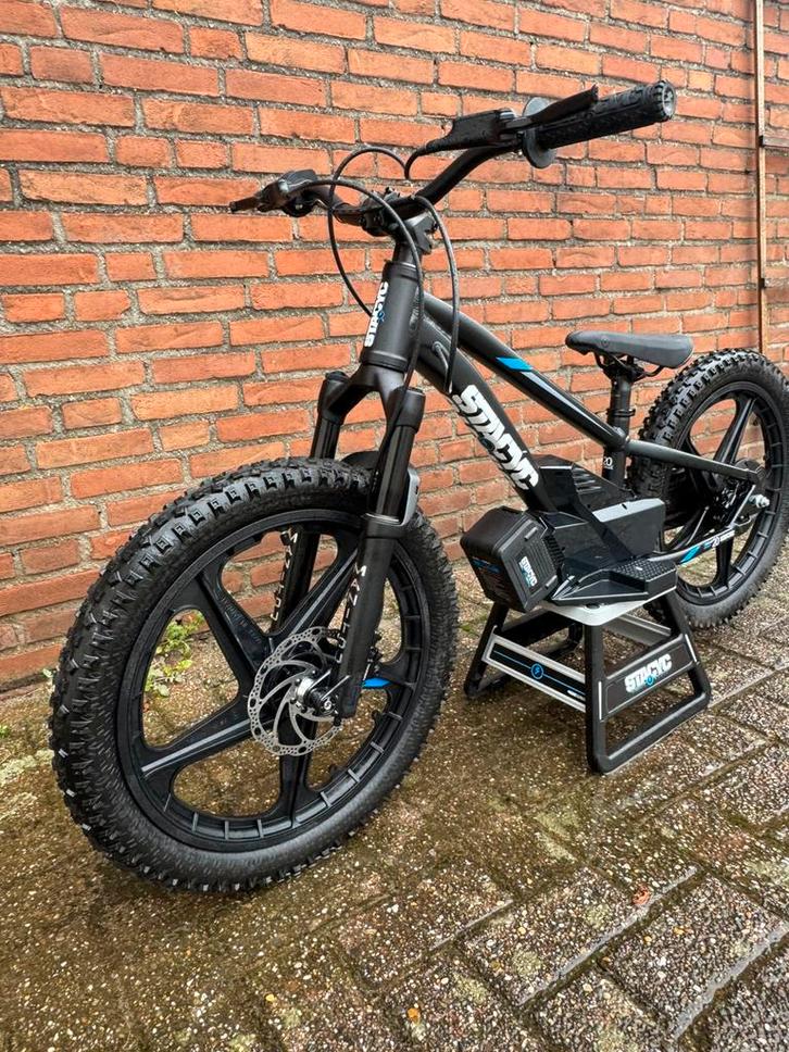 Bijna als nieuwe STACYC 20eDRIVE met 36 Volt accu, 35 km/h, Fietsen en Brommers, Minibikes, Midibikes en Pitbikes, Zo goed als nieuw
