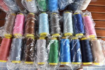 Gutermann Mara 220 zeer fijn lockgaren beschikbaar voor biedingen