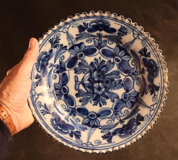 18e eeuwse schotel uit Delft beschikbaar voor biedingen