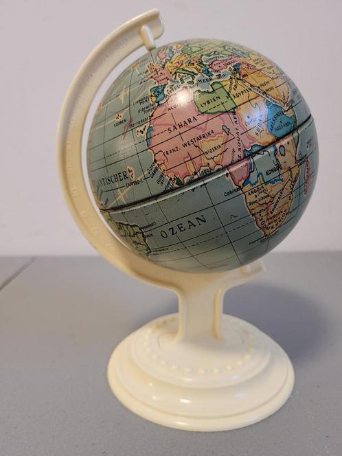 ancien petit globe terrestre vintage N3 allemand, Antiquités & Art, Antiquités | Accessoires de maison, Enlèvement ou Envoi