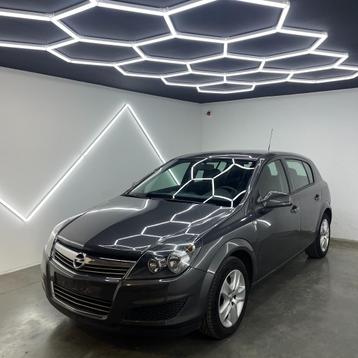 OPEL ASTRA | 2012 | 68,300 KM | APPROUVÉ + GARANTIE, Autos, Entreprise, Boîte manuelle, Noir, Vitres électriques