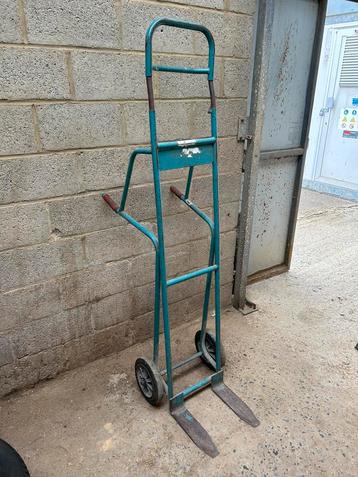 Tres grand diable solide 170cm roues increvables  beschikbaar voor biedingen