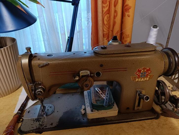 pfaff 238 industiale naaimachine, Hobby en Vrije tijd, Naaimachines en Toebehoren, Zo goed als nieuw, Naaimachine, Pfaff, Industrieel