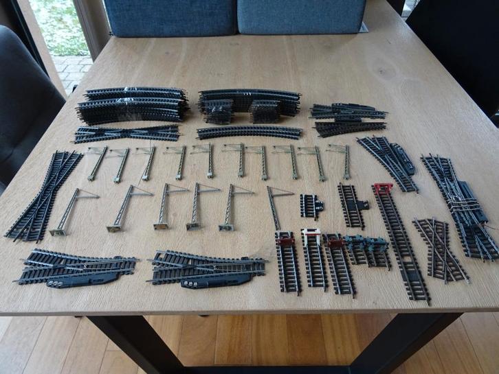 Lot sporen, wissels en bovenleidingspalen - HO, Hobby en Vrije tijd, Modeltreinen | H0, Gebruikt, Rails, Gelijkstroom, Overige merken