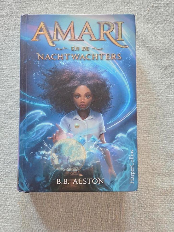 B.B. Alston - Amari en de Nachtwachters, Boeken, Kinderboeken | Jeugd | onder 10 jaar, Zo goed als nieuw, Ophalen