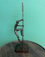 Antiek bronzen beeld ‘op weg naar de top’, Antiek en Kunst, Ophalen, Brons