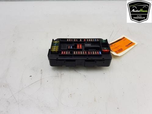 ZEKERINGKAST BMW 3 serie (F30) (01-2011/10-2018), Auto-onderdelen, Elektronica en Kabels, BMW, Gebruikt