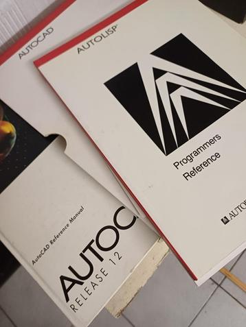AUTOCAD rel 12 originele handboeken in originele houder, Enlèvement, Utilisé