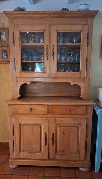 antieke vitrinekast beschikbaar voor biedingen