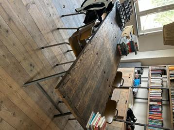 Tafel op schragen in oude eik beschikbaar voor biedingen