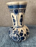 achthoekige Delfts blauwe vaas Keramiekfabriek Velsen, Antiek en Kunst, Ophalen of Verzenden