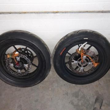 12" wielen met set semi slicks en regenbanden. beschikbaar voor biedingen