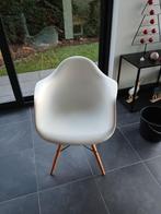 4 Witte kuipstoelen replica Eames, Huis en Inrichting, Ophalen, Zo goed als nieuw