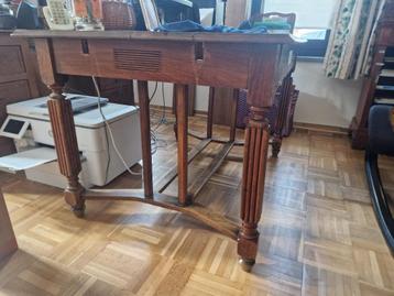 houten eiken bureau tafel donkerbruin beschikbaar voor biedingen