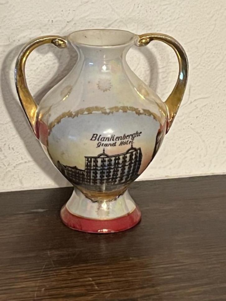 Oud souvenir vaasje, Grand Hotel Blankenberge, Antiek en Kunst, Antiek | Porselein, Ophalen