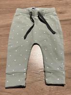 Groen broekje met sterretjes (Noppies, maat 50), Kinderen en Baby's, Babykleding | Maat 50, Ophalen of Verzenden, Zo goed als nieuw