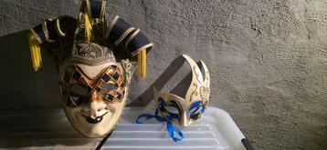 Twee Prachtige Originele Venetiaanse Maskers beschikbaar voor biedingen