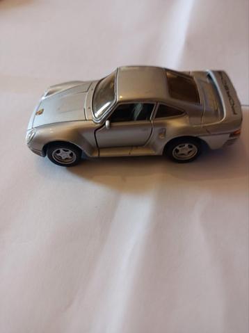 Zeer mooie autotje kleur grijze  beschikbaar voor biedingen