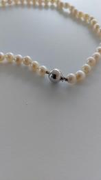 Collier de perles avec fermoir en or blanc, Bijoux, Sacs & Beauté, Comme neuf, Enlèvement ou Envoi