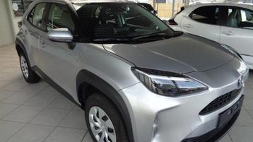 Toyota Yaris Cross DYNAMIC HYBRIDE (automatique), Argent ou Gris, Achat, Carnet d'entretien, Noir