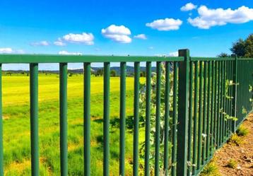 Promo! ca 34.5 meter nieuw spijlenhekwerk groen beschikbaar voor biedingen
