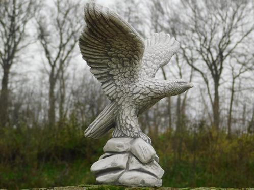 Beeld Adelaar op Rots - Steen - Roofvogel Sculptuur, Verzamelen, Beelden en Beeldjes, Nieuw, Ophalen of Verzenden