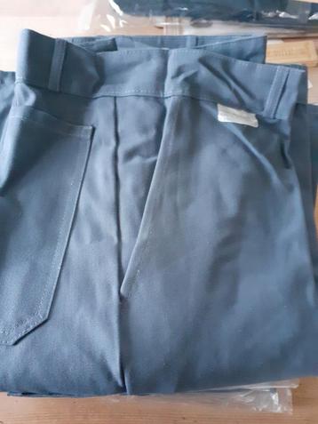 Nieuwe en ongedragen 100% werkbroeken (6 stuks) beschikbaar voor biedingen