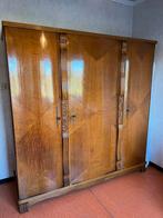 Vintage klerenkast, Enlèvement