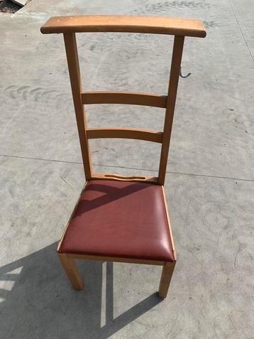 Kerkstoel 14 iedentieke stuks beschikbaar voor biedingen