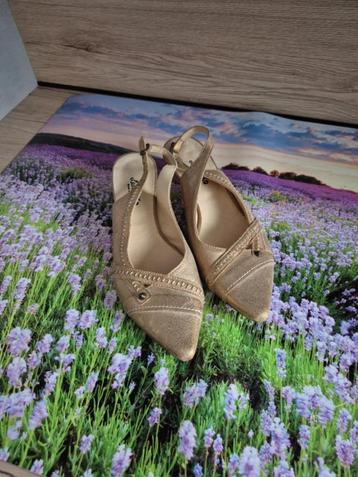 Goudkleurige lederen open pumps Laura&co Maat 38 beschikbaar voor biedingen