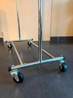 Stevig metalen kledingrek op robuuste wielen., Ophalen, Zo goed als nieuw