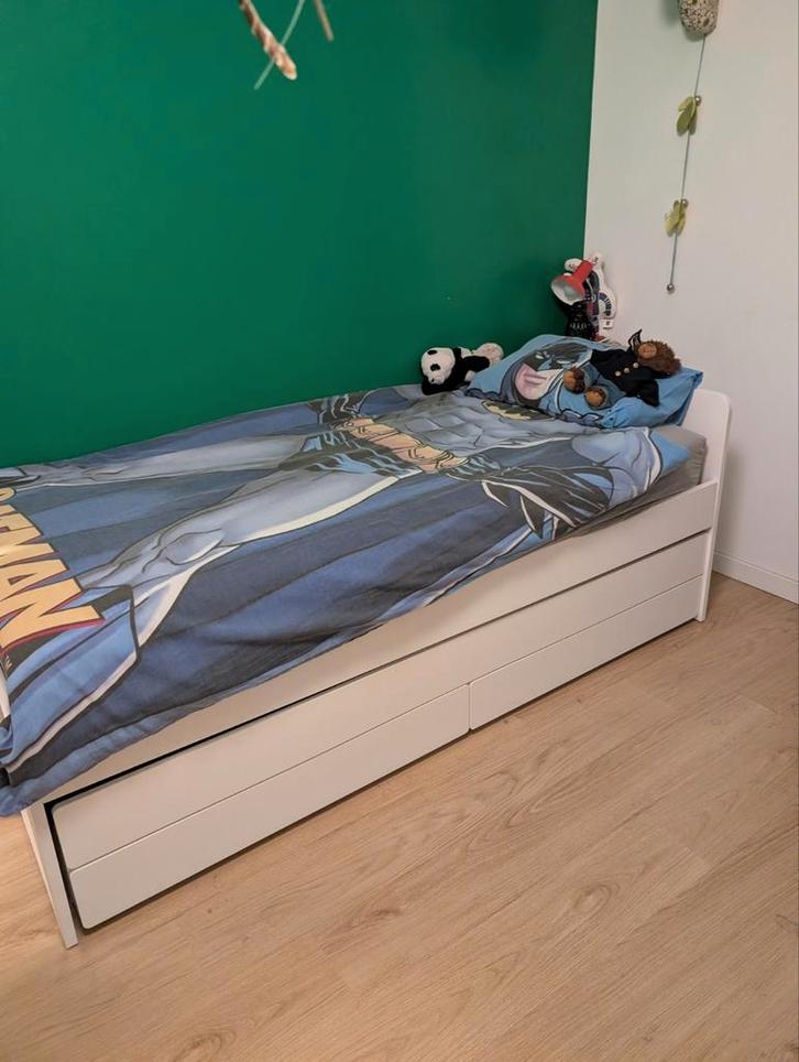 Kleine jongens worden groot en willen een groter bed, Kinderen en Baby's, Kinderkamer | Bedden, Zo goed als nieuw, Matras, Ophalen