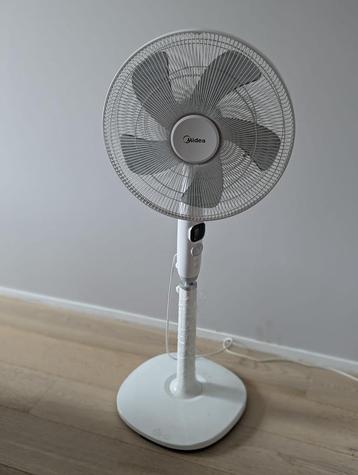 Midea DC Motor Floor Fan, Height Adjustable, Air Circulation beschikbaar voor biedingen