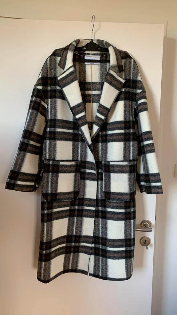 Jas Stradivarius, maat M (valt ruim), in perfecte staat, Kleding | Dames, Jassen | Winter, Zo goed als nieuw, Maat 38/40 (M), Zwart