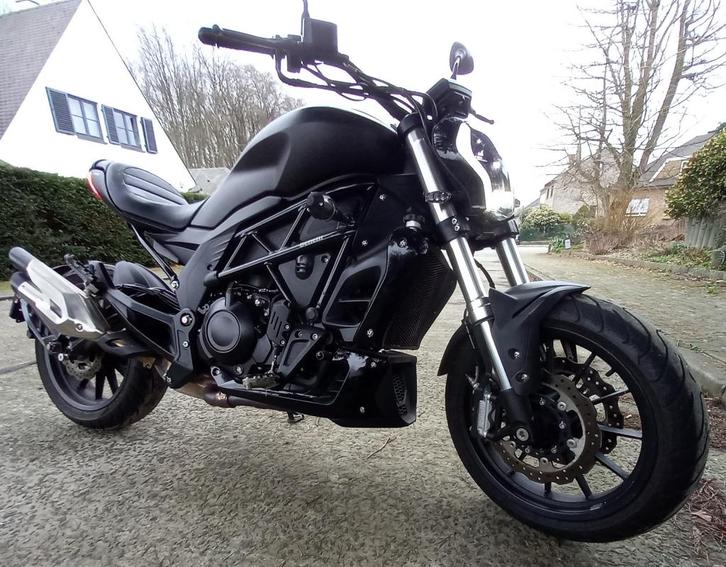 Benelli 502C très belle de 2020 avec 5900kms, Motos, Motoren | Benelli, Particulier, Permis Moto A2 minimum, ABS, Enlèvement