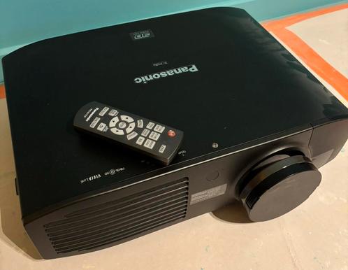 Beamer Panasonic PT-AT6000, Audio, Tv en Foto, Beamers, Zo goed als nieuw, Ophalen