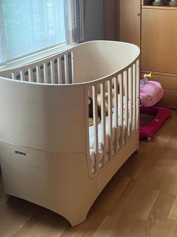 Babybedje , meegroeier beschikbaar voor biedingen