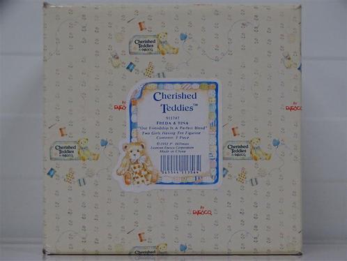 A5114 Cherished Teddies: Freda & Tina, Verzamelen, Beren en Cherished Teddies, Gebruikt, Cherished Teddies, Ophalen of Verzenden
