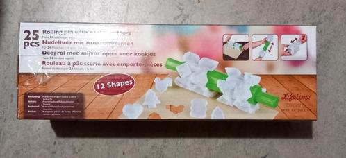 Deegroller met koekjesvormpjes, Huis en Inrichting, Keuken | Bestek, Nieuw, Overige materialen, Ophalen