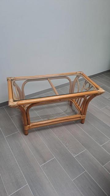 Rotan salontafel beschikbaar voor biedingen